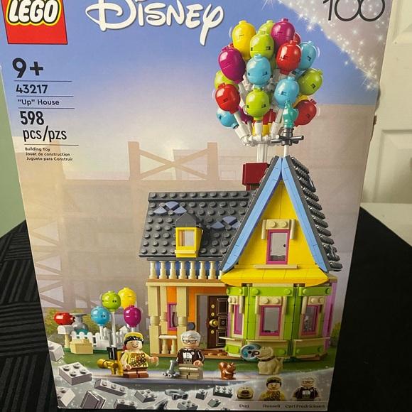 LEGO Disney Colorful Up House with Balloons - Picture 1 of 3